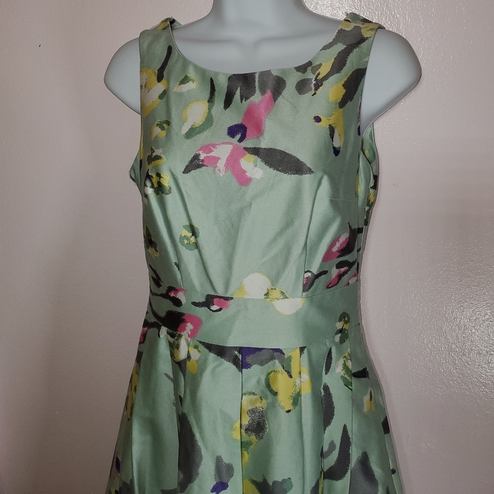 Green Flower Dress 👗 - Picture 5 of 9